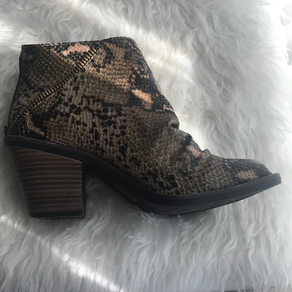 BLOWFISH SENACA ANKLE BOOT - never worn! - Picture 3 of 8